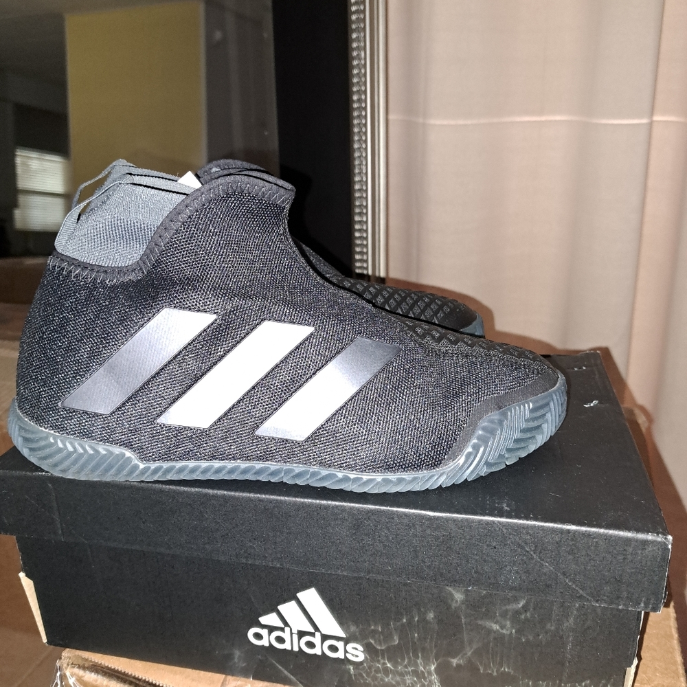 Unisex Adidas sneakers new in box